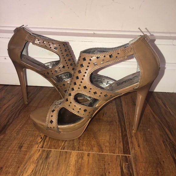 Shoes - Nude heels